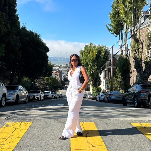 DISSH white Linen Vest & Norah Pants Set
Both pants and vest are included- - Picture 11 of 13